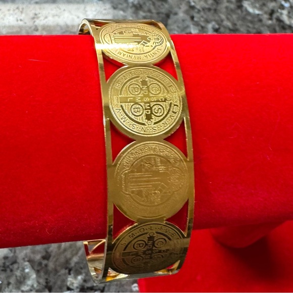 Jewelry - 2/$25 or 3/$35 NWOT Gold Coin Decor Bracelet